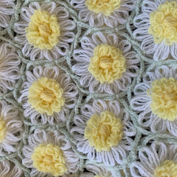 Vintage Handmade Daisy Floral Crocheted Small Throw Blanket - Picture 4 of 6